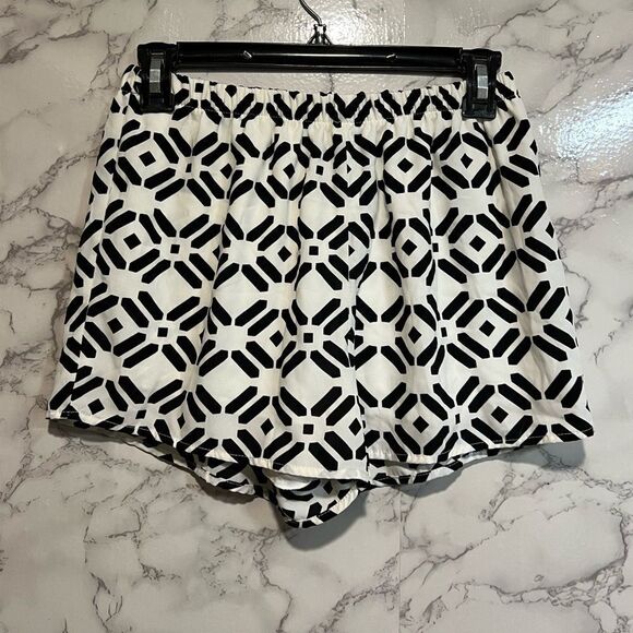 Everly Geometric Black White Elastic Waist Shorts Size S Lined Polyester. - Picture 1 of 5